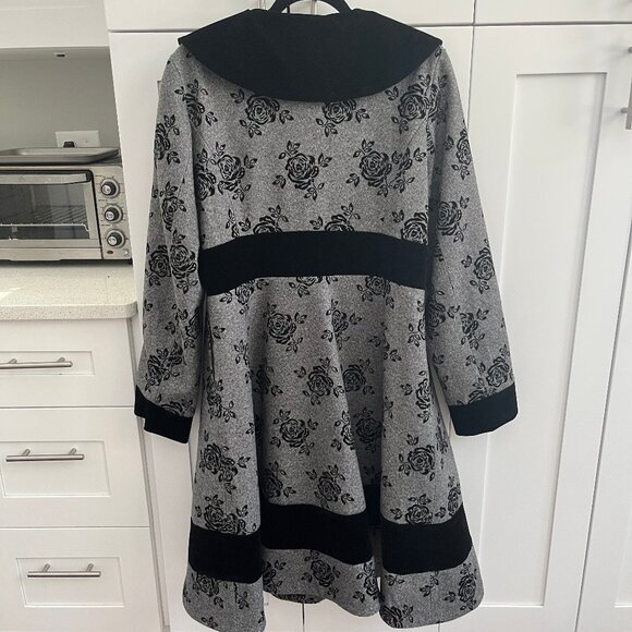 Voodoo Vixen XXL Flo Floral Flocked Coat in Grey - Picture 2 of 2